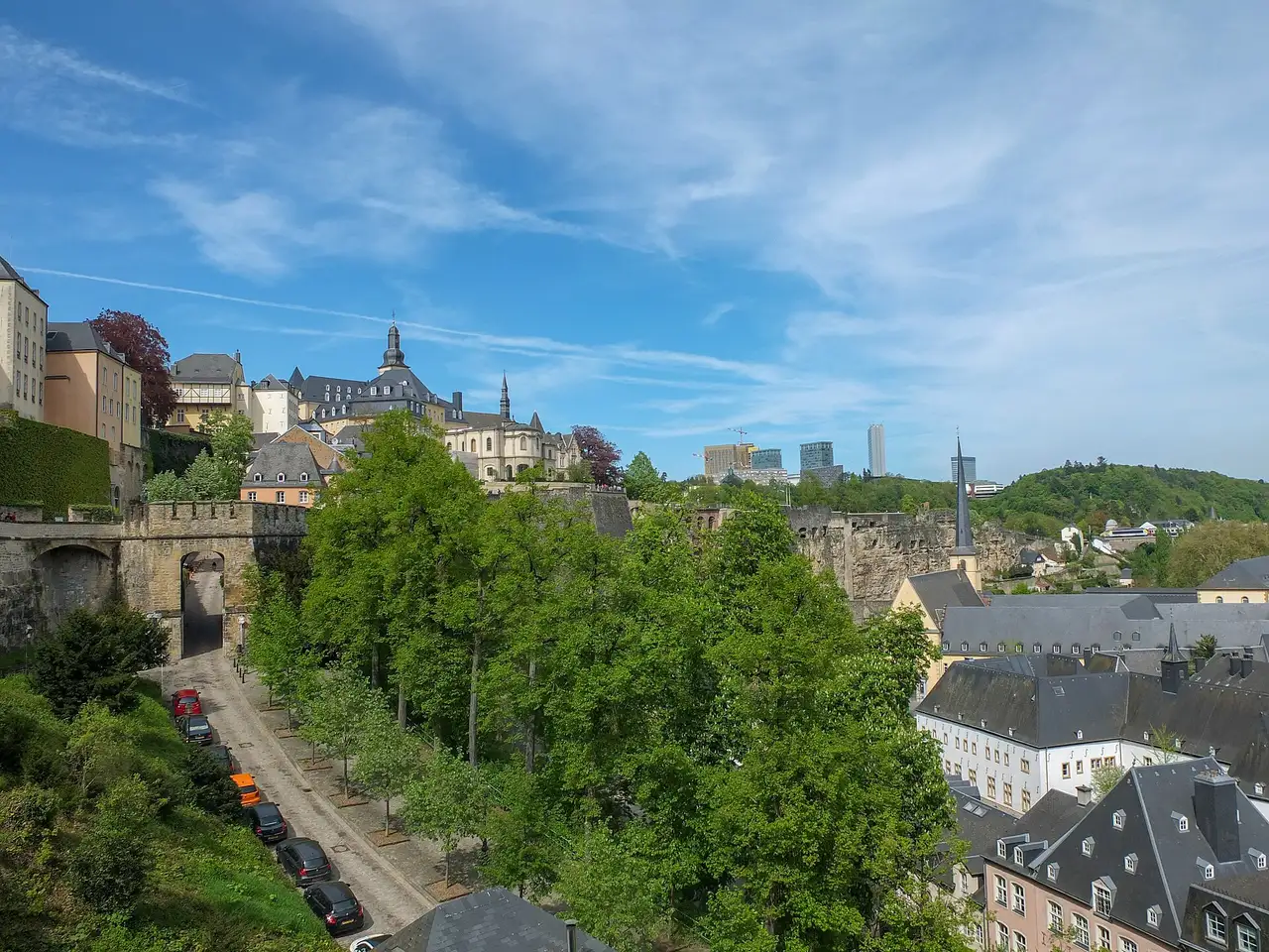 Vue de Luxembourg : le Grund et le chemin de la Corniche